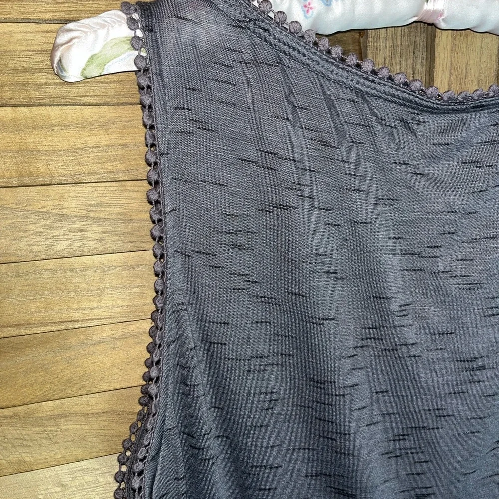 Knox Rose Womens size medium. Flowy Embroidered Gray Sleeveless Top. - Picture 4 of 7